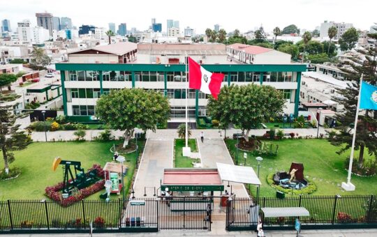 DIRECTOR DE FORMALIZACIÓN MINERA DEL MINEM ACLARA SITUACIÓN PROFESIONAL Y DESCARTA VÍNCULOS CON MINERÍA ILEGAL MEDIANTE COMUNICADO OFICIAL – RCR Peru