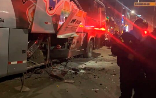 ATENTADO CONTRA BUS DE ARMONÍA 10 REVELA ESCALADA DE VIOLENCIA CON EXPLOSIVOS EN LA EXCLUSIVA URBANIZACIÓN EL GOLF DE TRUJILLO – RCR Peru