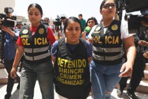 DETIENEN A MUJER CONDENADA POR MUERTE DE DOS JÓVENES DENTRO DE UN CONTENEDOR DURANTE INCENDIO EN GALERÍA NICOLINI – RCR Peru