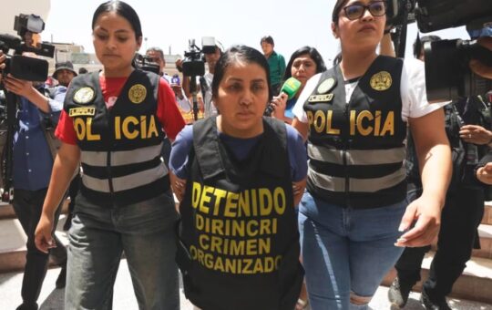 DETIENEN A MUJER CONDENADA POR MUERTE DE DOS JÓVENES DENTRO DE UN CONTENEDOR DURANTE INCENDIO EN GALERÍA NICOLINI – RCR Peru