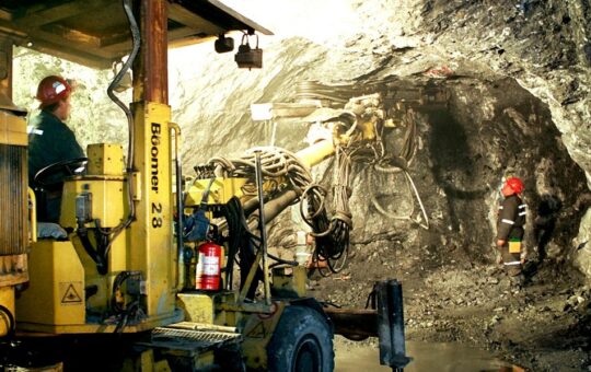 DESTRABE E INVERSIÓN PERMITIRÁN DESARROLLAR LA INDUSTRIA MINERA EN EL PERÚ – RCR Peru