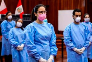 TRABAJADORES CAS COVID CON MENOS DE UN AÑO EXIGEN ESTABILIDAD LABORAL TRAS EXCLUSIÓN DE LA LEY 31539 – RCR Peru