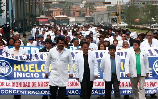 CERCA DE 20,000 EMPLEADOS DE SALUD CONVOCADOS A ACATAR UN PARO REGIONAL EL 28 DE ENERO – RCR Peru