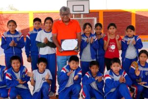 DOCENTE DE NASCA ES RECONOCIDO COMO MAESTRO LECTOR DEL MES Y REFUERZA LA LECTURA EN ESCUELA RURAL DE CHAUCHILLA – RCR Peru