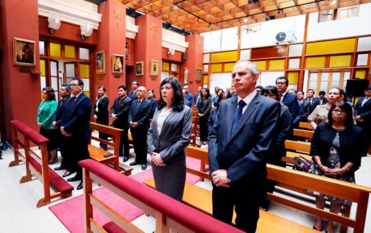 ORO ILEGAL MOVILIZA US$ 12,000 MILLONES Y TIENE PODER PARA FINANCIAR DIEZ CAMPAÑAS ELECTORALES – RCR Peru