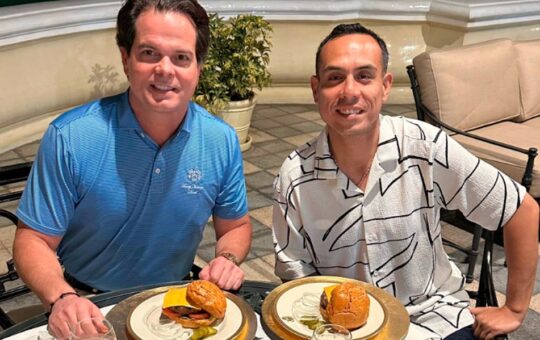 ENCUENTRO DE JOSÉ JERÍ CON EL EMBAJADOR DE EE.UU. SIMBOLIZA GIRO PARA ALEJAR AL PERÚ DE CHINA Y REEQUILIBRAR SU POLÍTICA EXTERIOR – RCR Peru