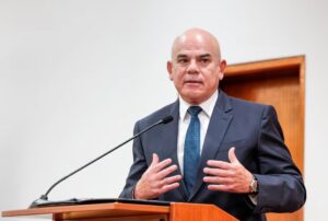 PREMIER ÁLVAREZ DESCARTA RENUNCIA A SU CARGO Y RESALTA CARÁCTER DEL PRESIDENTE JOSÉ JERÍ AL FRENTE DEL GOBIERNO – RCR Peru