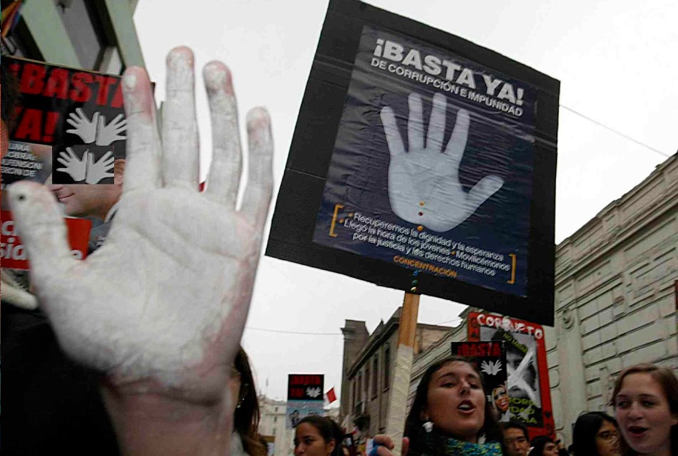 “EL ESTADO PERUANO HA DESARMADO LA LUCHA ANTICORRUPCIÓN”, SOSTIENE ANALISTA POLÍTICO RICARDO VÁSQUEZ – RCR Peru