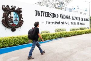 CAEN TRES SUJETOS CON DINAMITA EN PLENA CIUDAD UNIVERSITARIA – RCR Peru