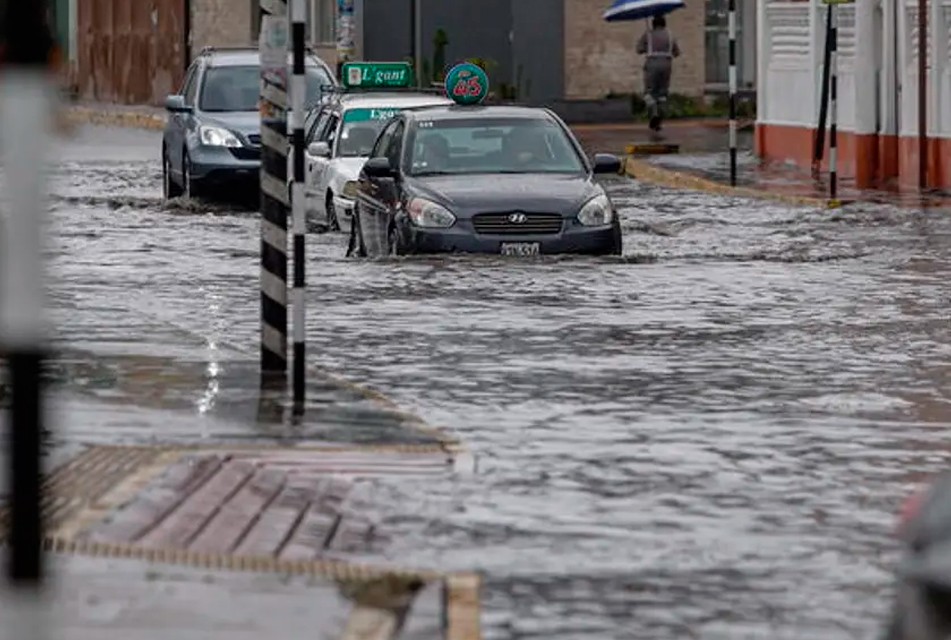 SE VIENEN LLUVIAS DE EXTREMA INTENSIDAD EN PIURA – RCR Peru