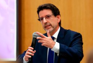 “EL PREMIER Y SU GABINETE DEBEN MANTENERSE PARA DAR ESTABILIDAD AL PAÍS” – RCR Peru