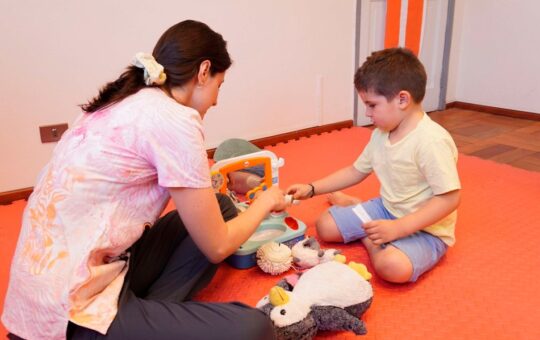 ESPECIALISTA EXPLICA EL IMPACTO DEL ENTORNO Y LOS COLORES EN PERSONAS NEURODIVERSAS – RCR Peru