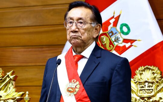 PRESIDENTE JOSÉ MARÍA BALCÁZAR ES “FRÁGIL” Y VIVE CON UNA ESPADA DE DÁMOCLES, SOSTIENE EXVICEMINISTRO HERBERTH CUBA – RCR Peru