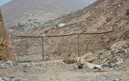 LURIGANCHO-CHOSICA SE PREPARA CON 22 GEOMALLAS “ATRAPA HUAICOS” ANTE AUMENTO DEL CAUDAL DEL RÍO RÍMAC, ASEGURA ALCALDE VARGAS – RCR Peru