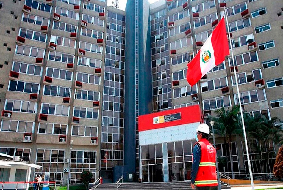 EXMINISTRO SANDOVAL ALERTA SOBRE CONTRATOS A EMPRESAS CHINAS Y DICE QUE “TODO HUELE A PODRIDO” – RCR Peru