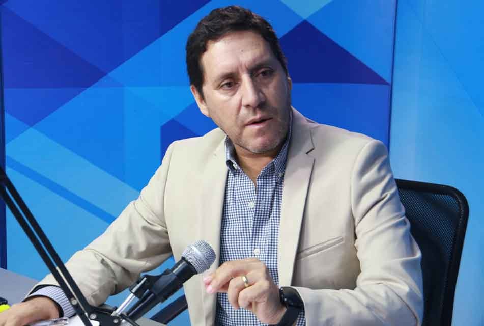 JORGE PAREDES TERRY PROPONE “UN PEQUEÑO BUKELE” EN TRUJILLO Y ACUSA A CÉSAR ACUÑA DE ENQUISTAR LA CORRUPCIÓN EN LA LIBERTAD – RCR Peru