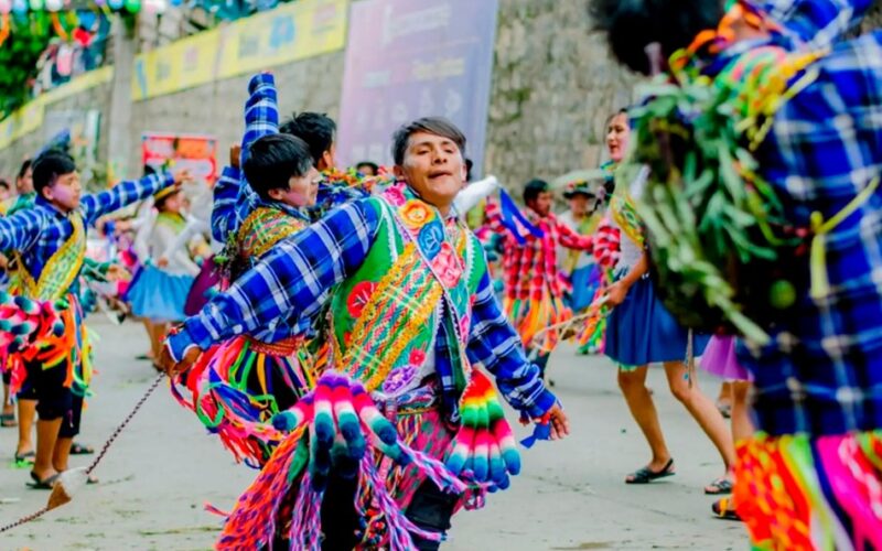 EL GRAN CARNAVAL DE ABANCAY LLEGA ESTE SÁBADO A LIMA CON MÚSICA, ZAPATEO Y GASTRONOMÍA TÍPICA – RCR Peru