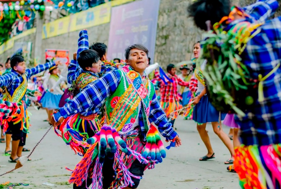 EL GRAN CARNAVAL DE ABANCAY LLEGA ESTE SÁBADO A LIMA CON MÚSICA, ZAPATEO Y GASTRONOMÍA TÍPICA – RCR Peru