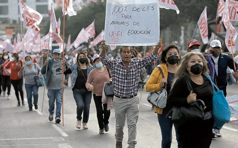 MAESTROS Y AUXILIARES SALDRÁN A LAS CALLES SI EXISTE UNA AMENAZA A LEY QUE AUTORIZA PAGO DEL 100 % DE CTS – RCR Peru