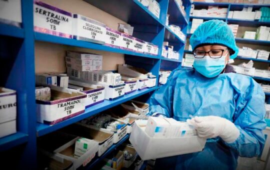 DESABASTECIMIENTO DE MEDICINAS LLEGA AL 45% POR UNA MALA GESTIÓN, ALERTA EXPERTO MARCO ALMERÍ – RCR Peru