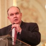 “LÓPEZ ALIAGA SE PRESENTA COMO UN EMPERADOR Y JUEGA PARA LOS CAVIARES”, SOSTIENE ANALISTA ZLATKO POSAVAC – RCR Peru