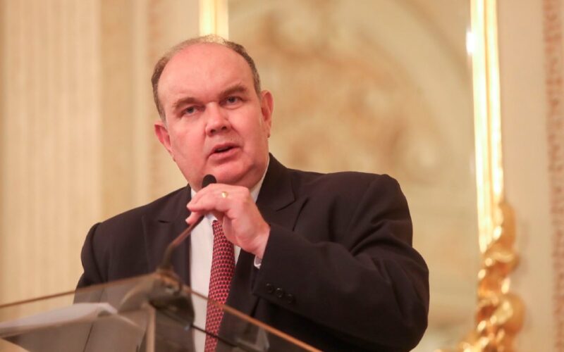 “LÓPEZ ALIAGA SE PRESENTA COMO UN EMPERADOR Y JUEGA PARA LOS CAVIARES”, SOSTIENE ANALISTA ZLATKO POSAVAC – RCR Peru