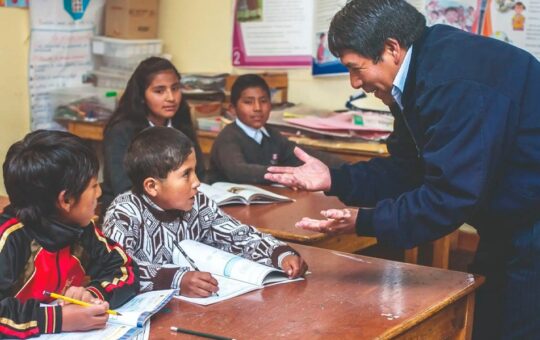 ¡ATENCIÓN! COLEGIOS DE LIMA Y CALLAO REGRESAN HOY, MIÉRCOLES 11, A CLASES PRESENCIALES – RCR Peru