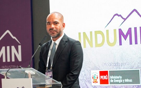 UNIVERSIDADES, ESTADO Y EMPRESAS SE REÚNEN PARA IMPULSAR PROYECTOS EN LA PEQUEÑA MINERÍA EN PERÚ – RCR Peru