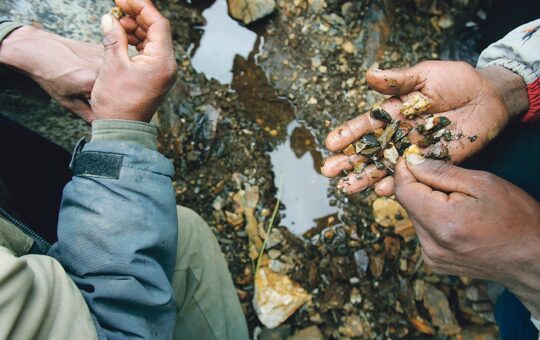 CRIMINALIZAR LA MINERÍA ARTESANAL GENERA MÁS INFORMALIDAD, ADVIERTE EMPRESARIO JAVIER ÍSMODES – RCR Peru