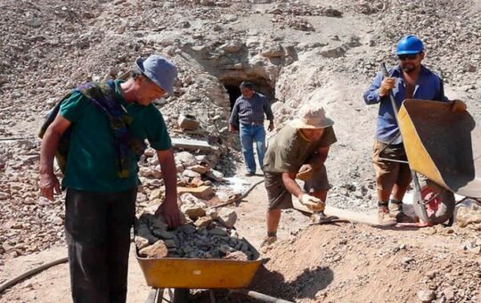 MINERÍA A PEQUEÑA ESCALA TIENE OBLIGACIÓN DE GARANTIZAR TRAZABILIDAD DEL ORO Y DE LA PLATA – RCR Peru