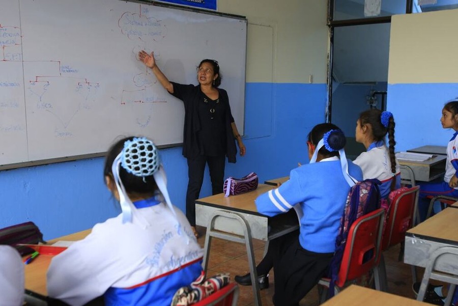 SE DEBE GARANTIZAR 6% DEL PBI PARA EDUCACIÓN Y ALIMENTAR A TODOS LOS ALUMNOS DE INICIAL, PRIMARIA Y SECUNDARIA – RCR Peru