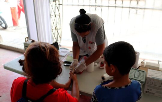 CANDIDATA CARMEN ROSA VILLALOBOS ADVIERTE CRISIS SANITARIA Y FALTA DE MÉDICOS EN ZONA DE FRONTERA – RCR Peru