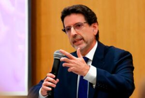 CRISIS POLÍTICA IMPIDE QUE EL PERÚ PUEDA LLEGAR A CRECER 8% ANUAL PARA REDUCIR LA POBREZA – RCR Peru