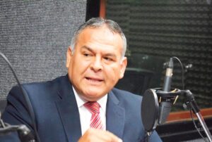 DEFENSA DEL MINISTRO ALFARO PRESENTARÁ CHATS Y AUDIOS QUE REVELARÍAN PRESUNTO PAGO POR DENUNCIA DE VIOLACIÓN – RCR Peru