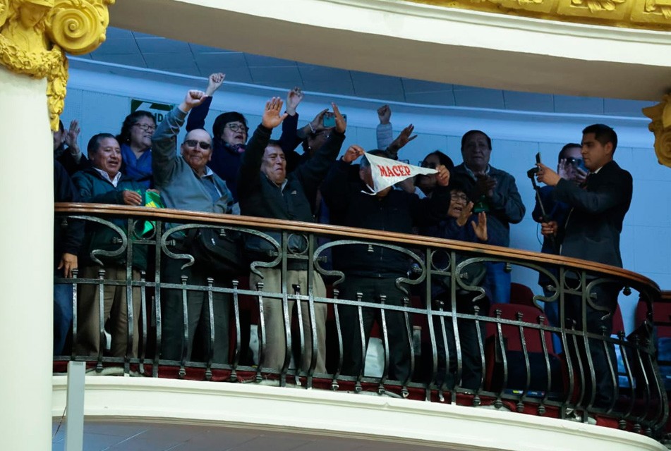 GOBIERNO DEBE BUSCAR ALTERNATIVAS PARA EJECUTAR NUEVA LEY QUE AUMENTA PENSIONES DE MAESTROS JUBILADOS A S/. 3 300 – RCR Peru