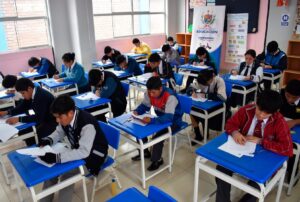 CANDIDATO POR LA LIBERTAD PLANTEA PRIORIZAR EDUCACIÓN CON 6% DEL PBI Y RESPONSABILIZA A CÉSAR ACUÑA POR INSEGURIDAD – RCR Peru