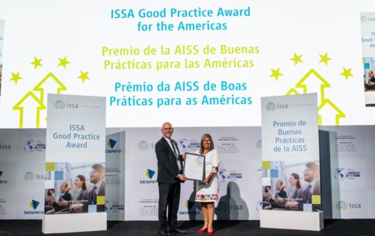 DERRAMA MAGISTERIAL RECIBE RECONOCIMIENTOS INTERNACIONALES POR BUENAS PRÁCTICAS EN SEGURIDAD SOCIAL – RCR Peru