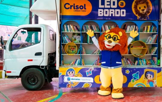BIBLIOTECA MÓVIL LEO A BORDO EN NASCA Y AREQUIPA – RCR Peru