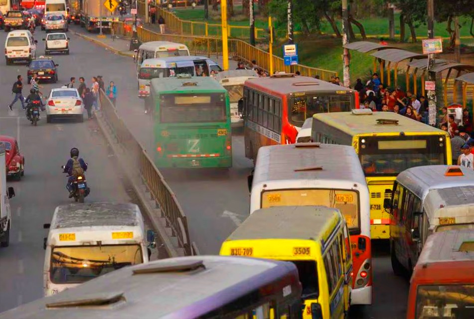 PERÚ ES EL PAÍS MÁS CONTAMINADO DE AMÉRICA Y MÁS DEL 50% DE SU PARQUE AUTOMOTOR TIENE MÁS DE 10 AÑOS – RCR Peru
