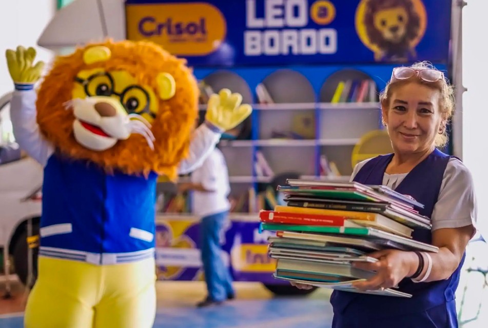 BIBLIOTECA MÓVIL «LEO A BORDO» CELEBRÓ DÍA MUNDIAL DEL LIBRO INFANTIL Y JUVENIL CON ALUMNOS DEL COLEGIO ISABEL LA CATÓLICA – RCR Peru
