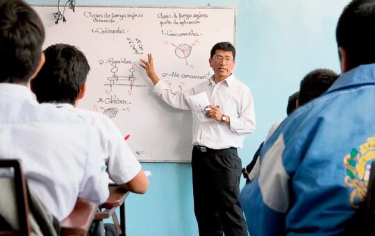 “ES NECESARIO AUMENTAR EL PRESUPUESTO PARA EDUCACIÓN A 7% DEL PBI” – RCR Peru