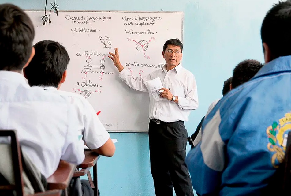 “ES NECESARIO AUMENTAR EL PRESUPUESTO PARA EDUCACIÓN A 7% DEL PBI” – RCR Peru