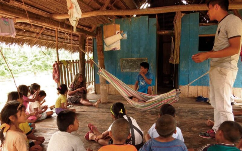 LA EDUCACIÓN EN LA AMAZONÍA PERUANA TIENE UN DÉFICIT DE MÁS DE S/ 50 MIL MILLONES, ADVIERTE ECOLOGISTA DAVID LANDA – RCR Peru