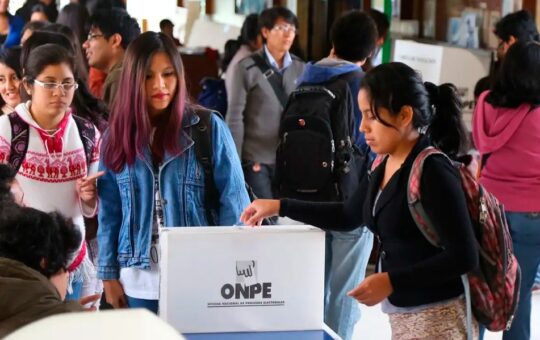 EL CANDIDATO QUE SINTONICE CON EL VOTO JOVEN DARÍA EL ZARPAZO FINAL, ADVIERTE ANALISTA JULIO FAILOC – RCR Peru