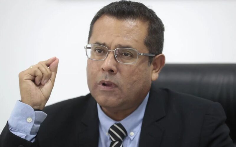 LEY QUE PROHÍBE LAS ENCUESTAS UNA SEMANA ANTE DE ELECCIONES ES UNA MEDIDA ANACRÓNICA FRENTE AL AVANCE TECNOLÓGICO – RCR Peru