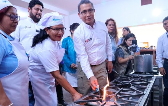 893 CENTROS EDUCATIVOS YA CUENTAN CON SERVICIO DE GAS NATURAL, ENERGÍA LIMPIA Y ECONÓMICA PARA NUESTROS ESCOLARES – RCR Peru