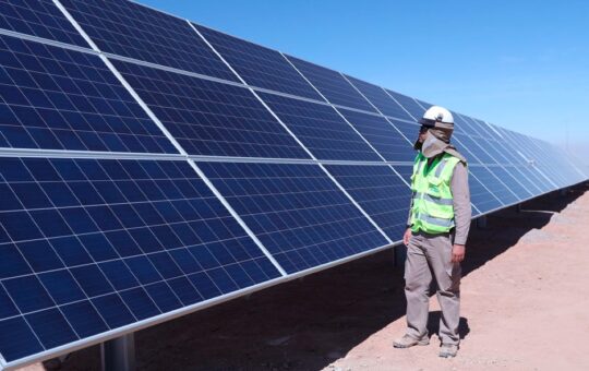 PERÚ TIENE CARTERA DE 13 PROYECTOS DE CENTRALES SOLARES PARA FORTALECER SEGURIDAD ENERGÉTICA NACIONAL – RCR Peru