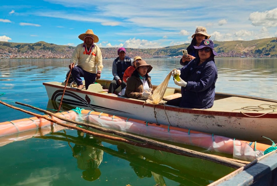 ALT INICIA RECUPERACIÓN DE LA CALIDAD DEL AGUA DEL LAGO TITICACA CON RAÍCES DE TOTORA – RCR Peru