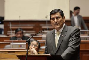 PREMIER ARROYO PRESENTA CIFRAS OPERATIVAS, PERO DEJA VACÍOS EN ESTRATEGIA CONTRA MINERÍA ILEGAL Y TRATA DE PERSONAS – RCR Peru