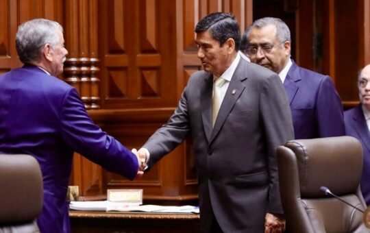 GABINETE LUIS ARROYO OBTIENE EL VOTO DE CONFIANZA CON ÉNFASIS EN SEGURIDAD Y TRANSICIÓN POLÍTICA – RCR Peru